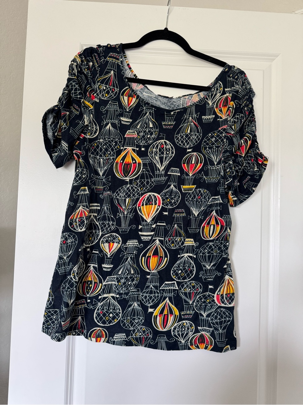 Women’s Black Hot Air Balloon Print Short Sleeve Top